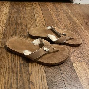 Ugg sandals with fur Woman’s size 9